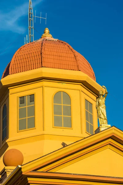 Domo en la parte superior del histórico Ayuntamiento en el centro de Belle Fourche , — Foto de Stock