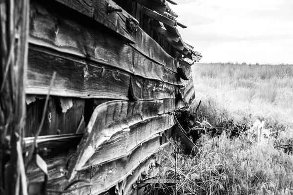 Collapsing Barn in Eastern Washington\'s Palouse Region