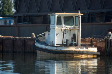 Duwamish suyolu üzerinde küçük römorkör