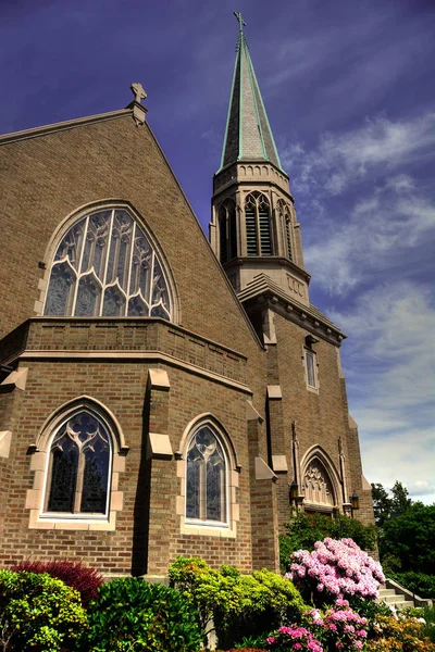 Iglesia gótica en Bellingham, WA el día soleado — Foto de Stock