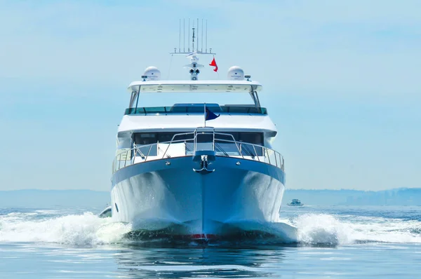 Motor Yacht on Sunny Day — Stock Photo, Image