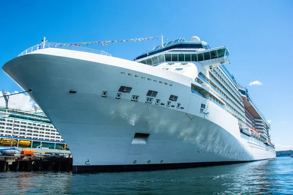 Cruise ship in port, Seattle, WA — Stock Photo, Image