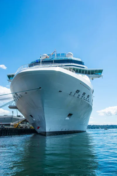 Cruise ship in port, Seattle, WA — Stock Photo, Image