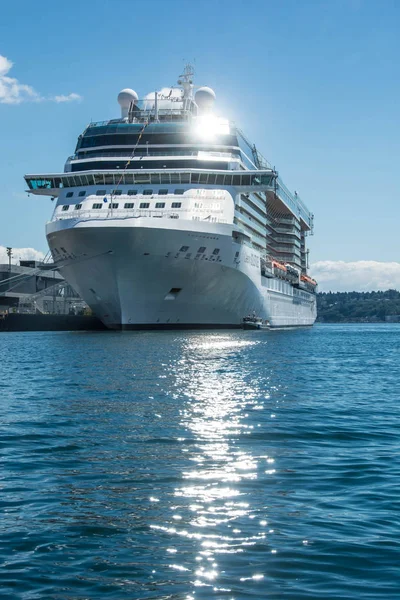 Cruise ship in port, Seattle, WA — Stock Photo, Image