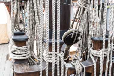 Galleon rigging