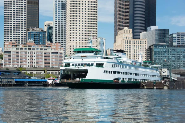 Seattle Citycape with Washington State Ferry — Stock Photo, Image
