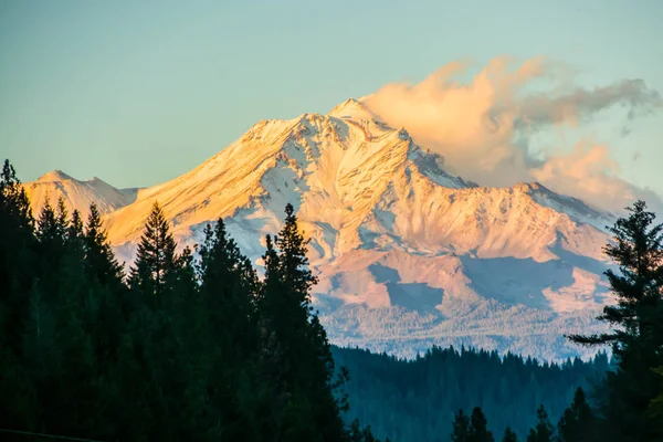 Mount Shasta günbatımı — Stok fotoğraf