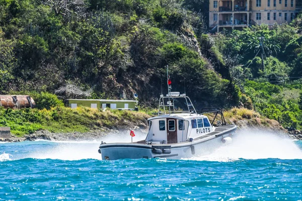 Barco-piloto a sair — Fotografia de Stock