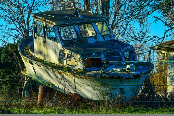 Barco abandonado em Skagit Valley, WA — Fotografia de Stock