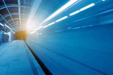 Şangay Çin 'deki hafif tren istasyonunun modern mimarisi..