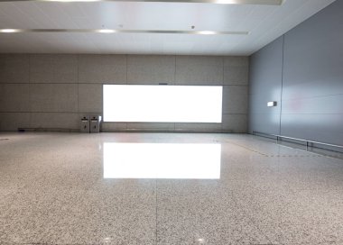 Billboard reklam kadar metro istasyonunda alay