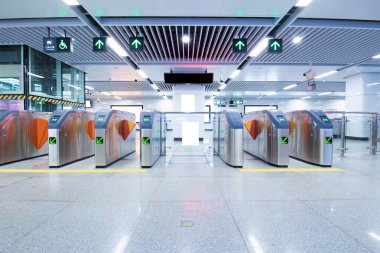 Metro İstasyonu yaya erişim kapıları