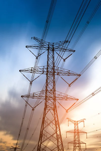 Tinggi Tegangan Post High Voltage Menara Latar Belakang Langit — Stok Foto