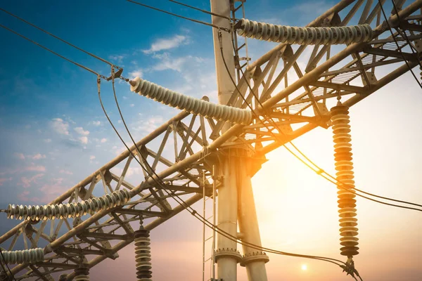 Distributie Elektrisch Onderstation Met Hoogspanningsleidingen Transformatoren Bij Zonsondergang — Stockfoto