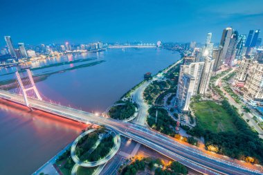 Çin'in Shenzhen şehri gece