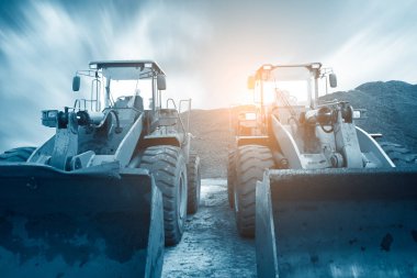 bir inşaat alanı üzerinde buldozer