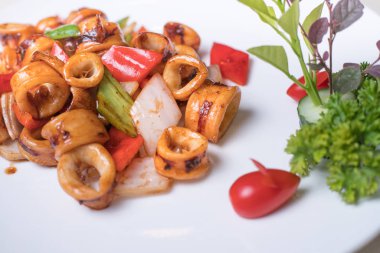 teriyaki sosu ve beyaz tabak, popüler Japon mutfağı pirinç Mackerel(Saba) biftek ızgara