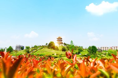 Orta göl Köşk ve nilüferler birikintisi. Chengde dağ beldesinde bulunan. İmparatorluk sarayları ve bahçelerin Hebei, Çin Chengde şehir içinde yer alan büyük bir kompleks olduğunu.