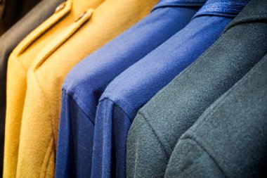 Pastel renk giysiler. Açık kıyafetler demiryolu Bayan giyim