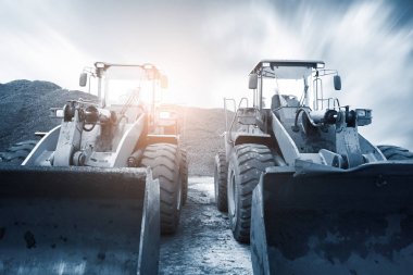 bir inşaat alanı üzerinde buldozer