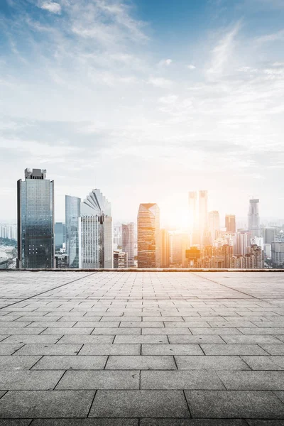 Cityscape ve Chongqing görünümünde boş yerden bulut gökyüzünde manzarası
