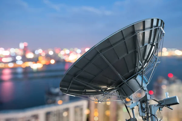 Bild Von Satellitenempfängern Mit Parabolantenne Weltraum — Stockfoto