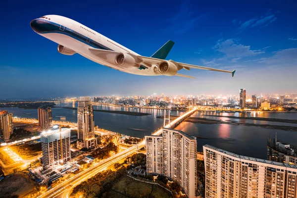 Shanghai Ticaret Merkezi gece