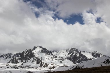 Güzel manzara dağları