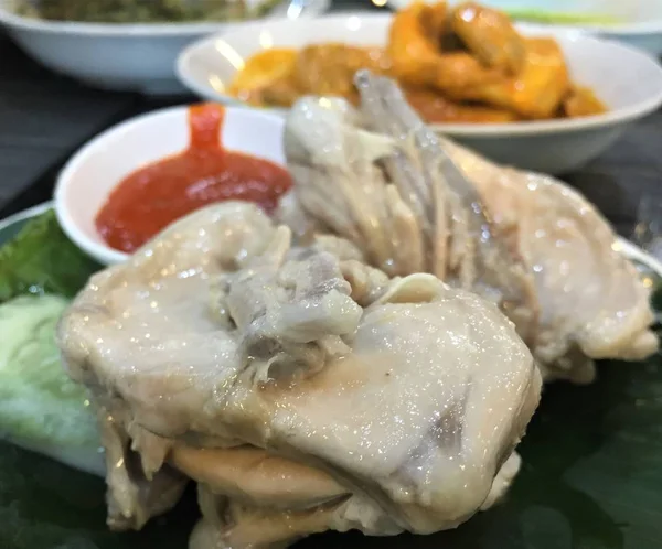 Indonesien cuisine, ayam pop chicken hidang style padang food — Stockfoto