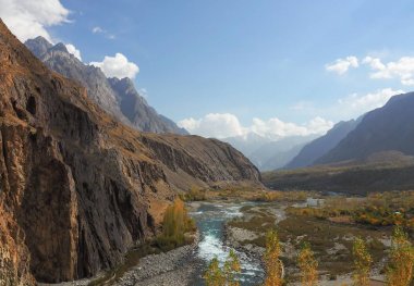 Gupis Gölü sonbahar, Ghizer Vadisi, Kuzey Pakistan