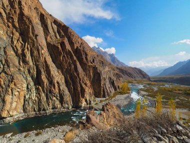 Gupis Gölü sonbahar, Ghizer Vadisi, Kuzey Pakistan