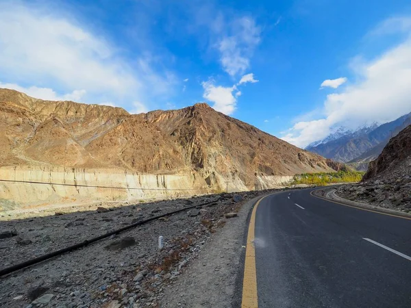 Staré Hedvábné stezce podél karákorámské silnici v Pákistánu — Stock fotografie