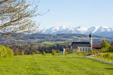 Hac Wilparting Kilisesi. Arkadaki Wendelstein dağlar