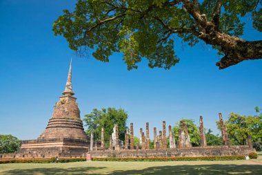 Antik pagoda ve Sukhothai, Tayland 'daki eski mimari. 