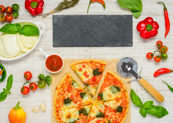 Egészséges táplálkozás Pizza zöldségekkel és másol tér területe — Stock Fotó