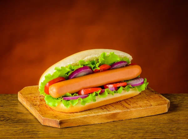 Hot Dog with Fresh Vegetables — Stock Photo, Image