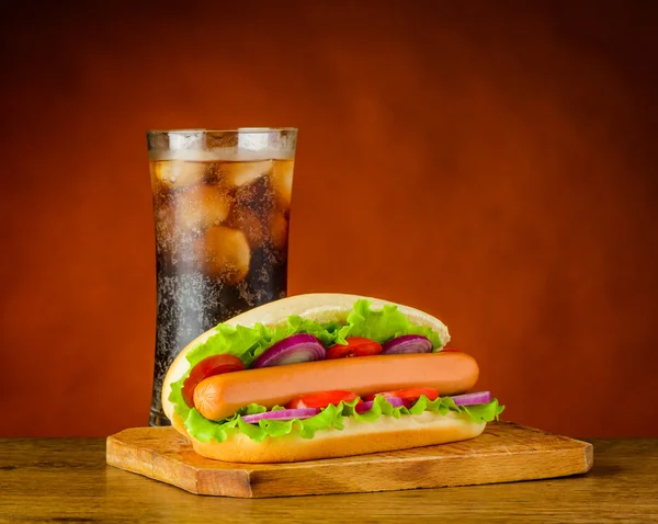 Хот-дог бутерброд з холодного Icy-Cola — стокове фото