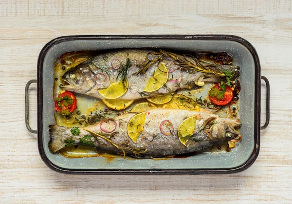 Pesce trota al forno — Foto Stock