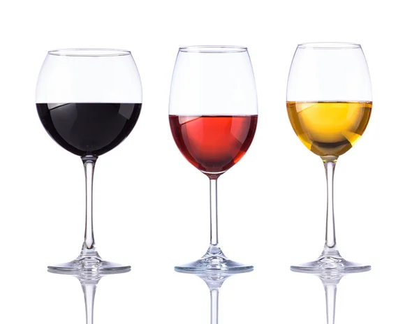 Стекло красное, розовое и белое вино изолированы на белом фоне — стоковое фото