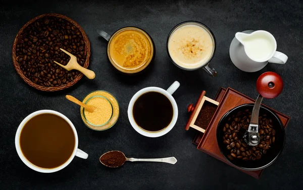 Kaffe med bryggning ingredienser — Stockfoto
