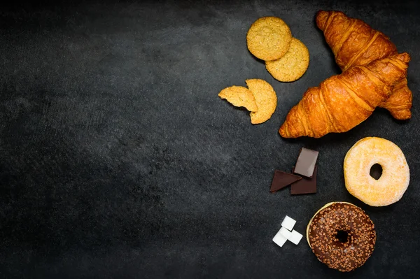 Croissant, galletas y rosquillas en el espacio de copia —  Fotos de Stock