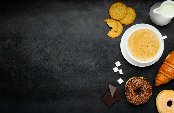 Cappuccino met Croissant en Donut op kopie ruimte — Stockfoto
