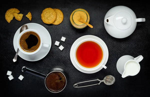 Café y té con galletas y leche — Foto de Stock