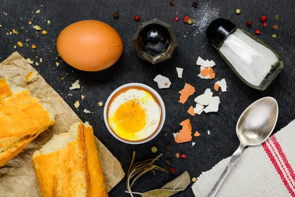 Café da manhã com ovos fervidos — Fotografia de Stock
