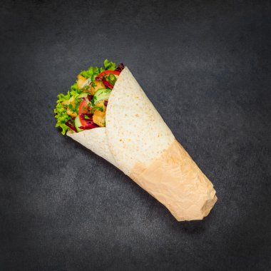 Shawarma sandviç haddelenmiş