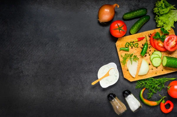 Ingredienti di cottura e verdure su spazio copia — Foto Stock
