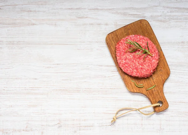 Rohes Burger-Fleisch mit Kopierplatz — Stockfoto