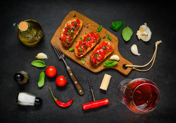 Bruschetta mit Rosenwein — Stockfoto