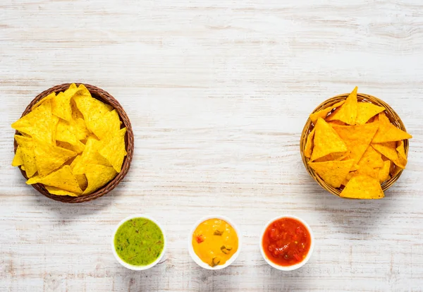 Chips Tortilla con Guacamole e spazio di copia — Foto Stock