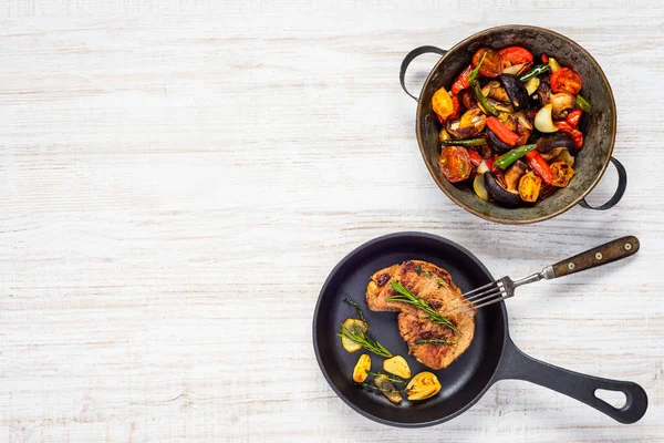 Grilled Steak with Vegetables and Copy Space — Stock Photo, Image